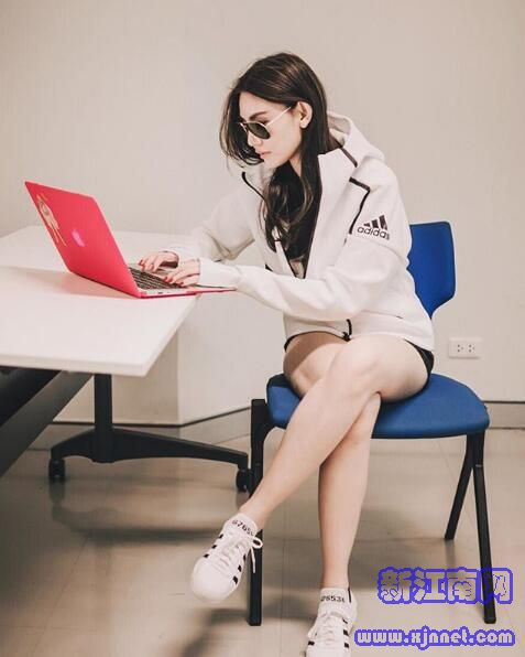 泰國(guó)時(shí)尚模特 迷人眼神白皙長(zhǎng)腿