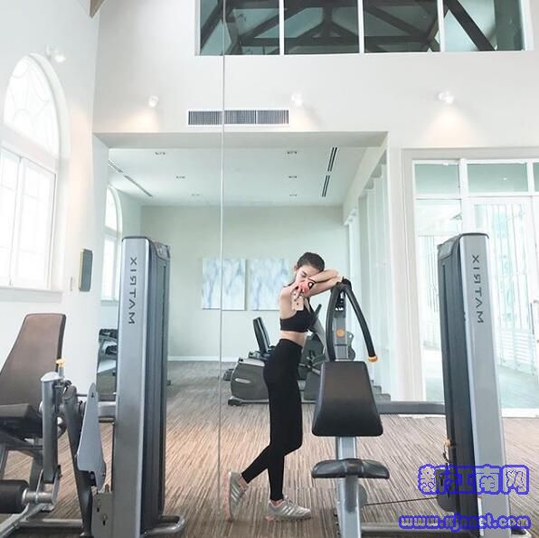 泰國(guó)時(shí)尚模特 迷人眼神白皙長(zhǎng)腿