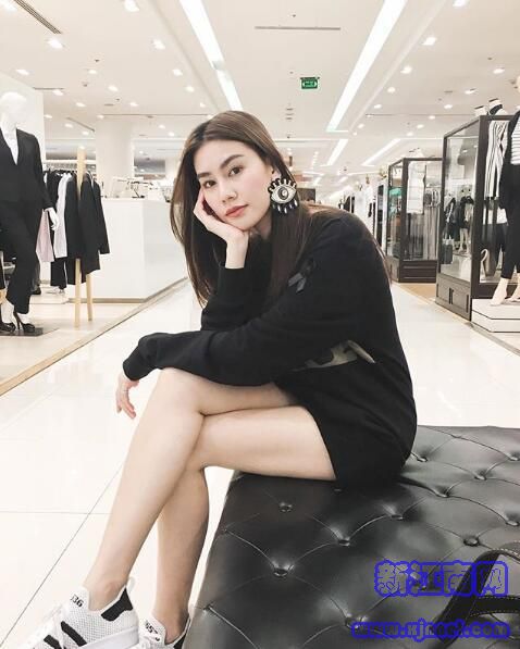 泰國(guó)時(shí)尚模特 迷人眼神白皙長(zhǎng)腿