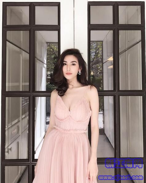 泰國(guó)時(shí)尚模特 迷人眼神白皙長(zhǎng)腿