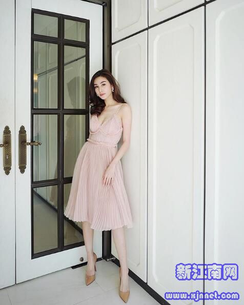 泰國(guó)時(shí)尚模特 迷人眼神白皙長(zhǎng)腿