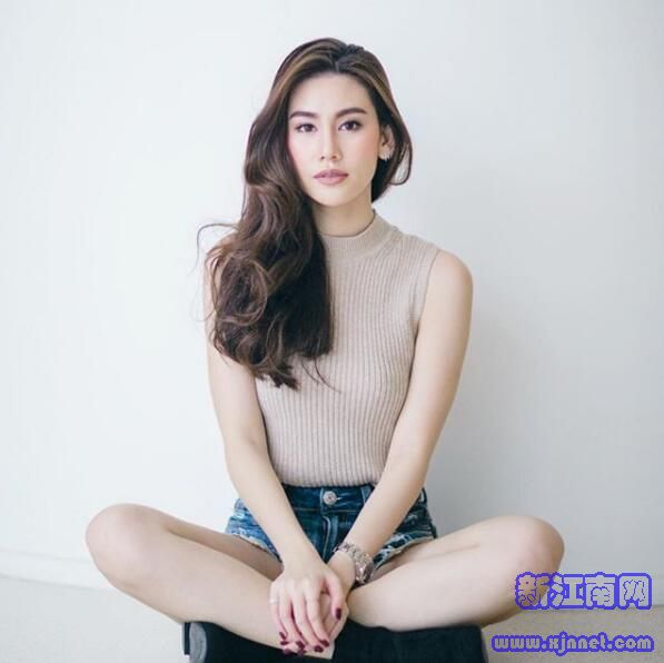 泰國(guó)時(shí)尚模特 迷人眼神白皙長(zhǎng)腿